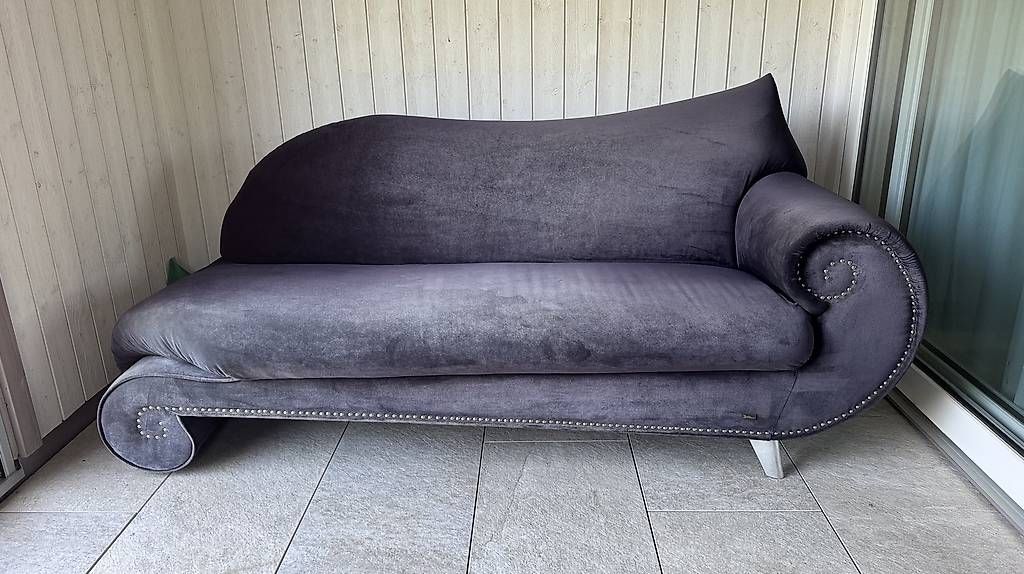 Bretz Divani: Bretz Gaudi Ottomane Sofa – Usato da Hagendorn venduto da Hewit