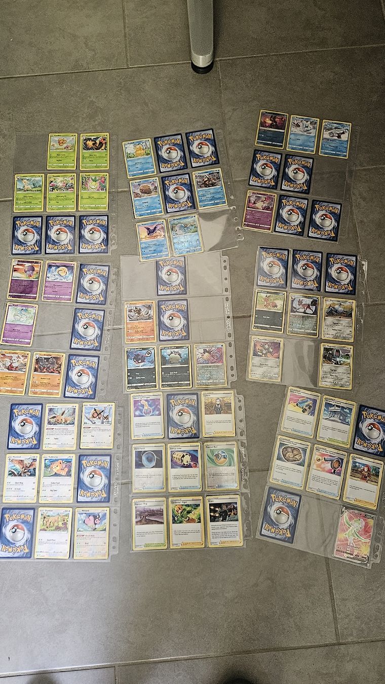 Pokémon Carte collezionabili: uncomplete astral radiance set, common, holo, v  – Nuovo (secondo la descrizione) da Castel San Pietro venduto da pie_k8j6 1