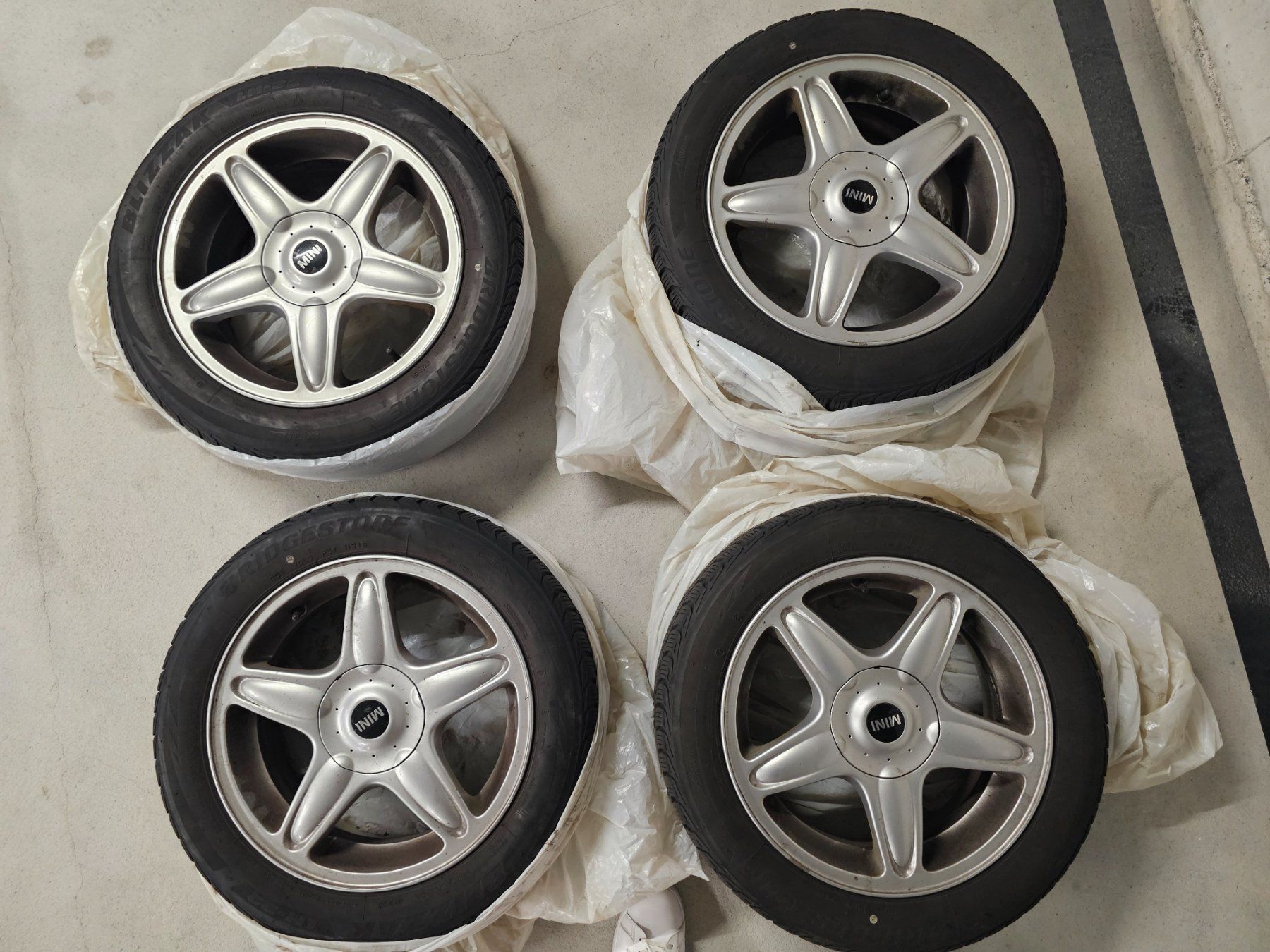 Mini Pneus & Kompletträder: 4 original MINI complete wheels (R57) – Gebraucht aus Urdorf von karol.muszkiewicz