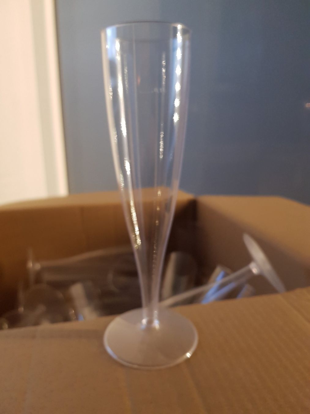 Verres: Einweg Sektgläser – Neuf (Voir description) à Hinwil par grb02