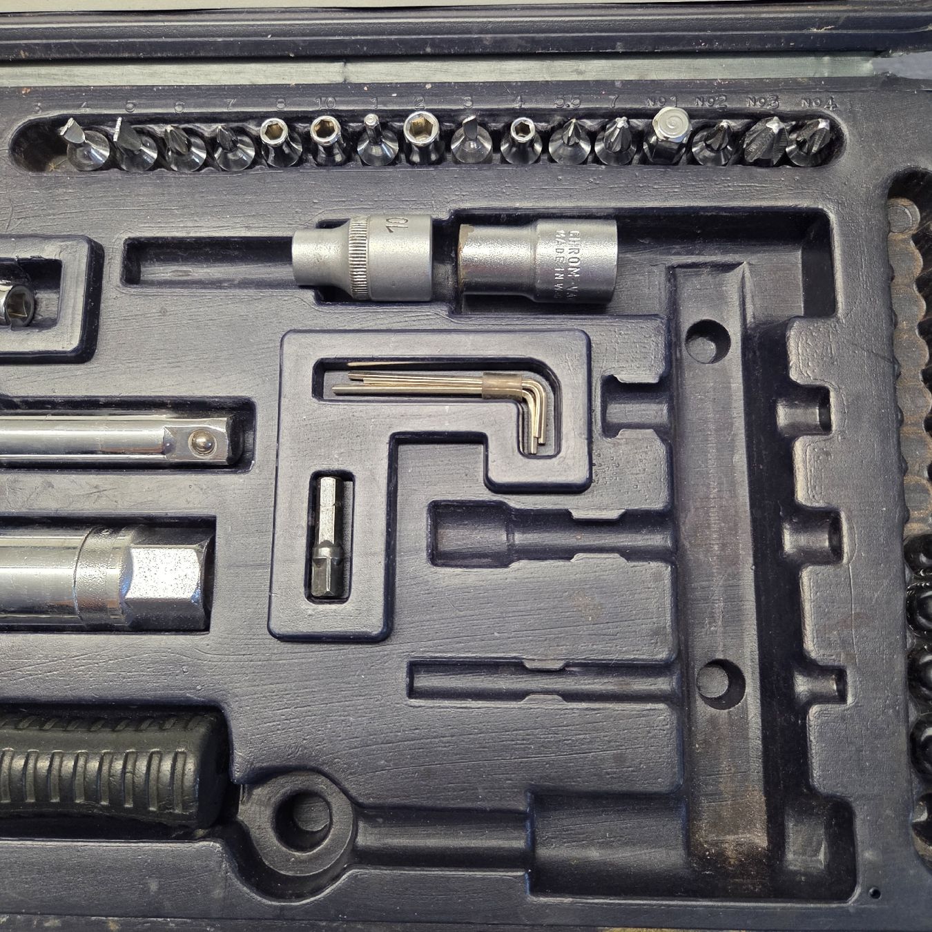 Tous les outils: Chrom Vanadium Steckschlüsselsatz – D'occasion à Stans par Ducati16 3