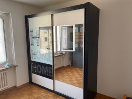 Kleiderschrank