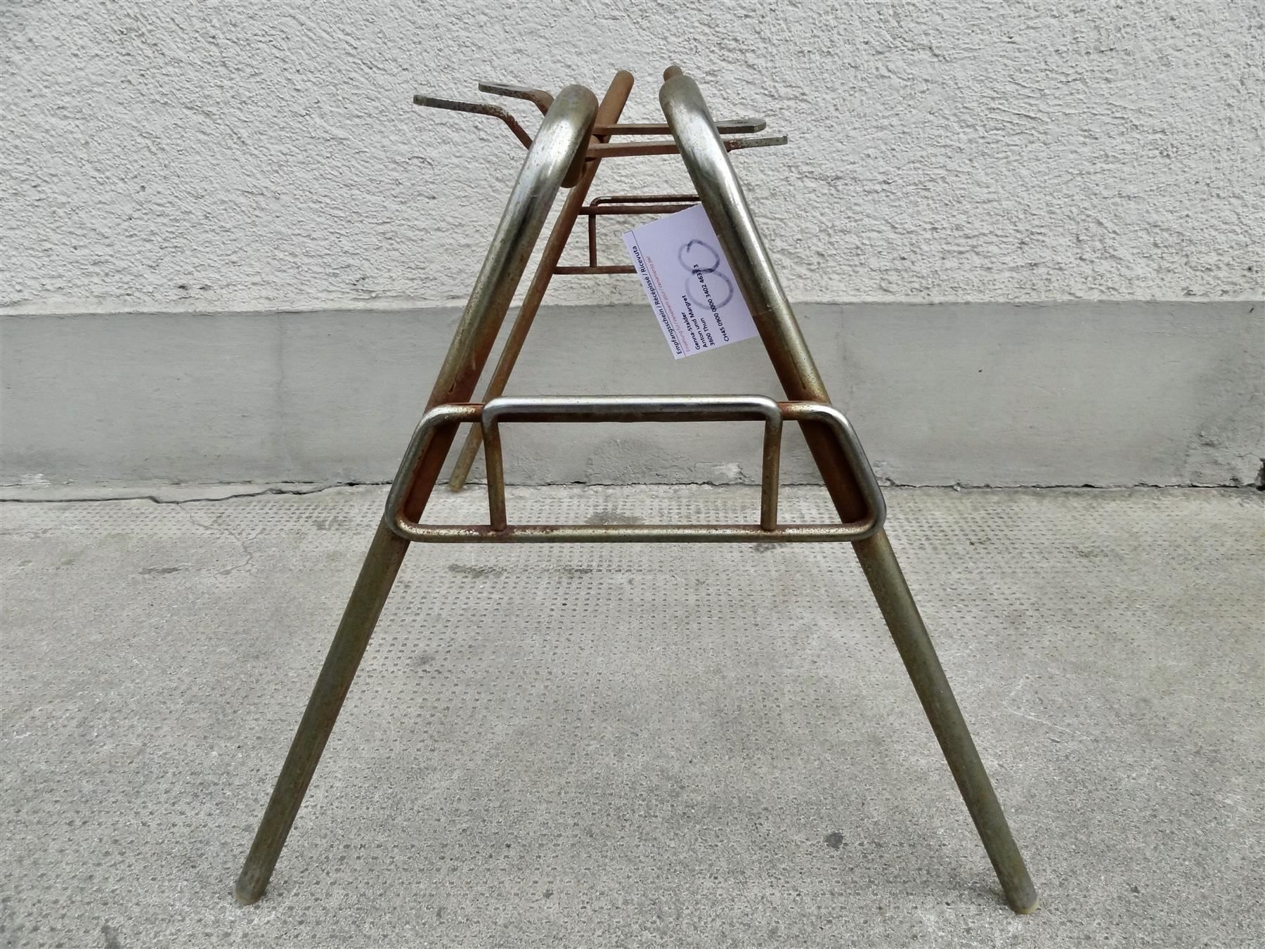 Eames Stühle: Eames Side Chair Base Stacking Base – Gebraucht aus Kerzers von bottlesandboxes 7