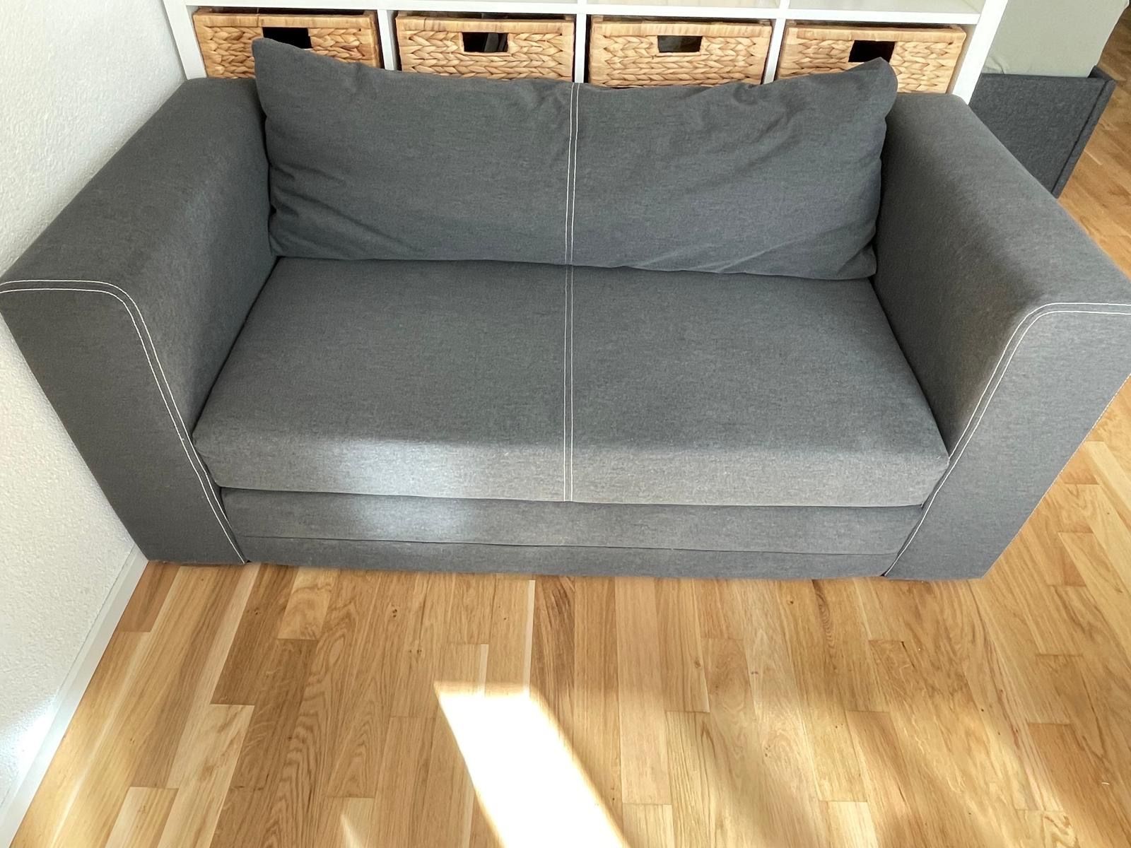 Ikea Divani: IKEA ASKEBY two-seater sofa bed – Usato da Zürich venduto da jatin_garg 2
