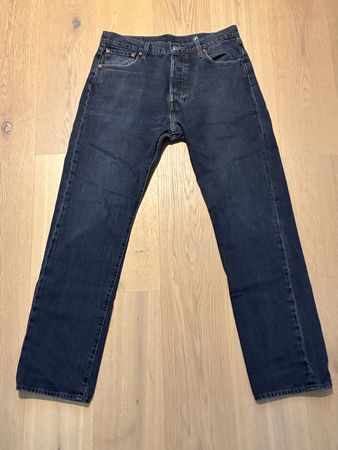 Levi's 501 Jeans W34 L34 dunkelgrau mit Defekt