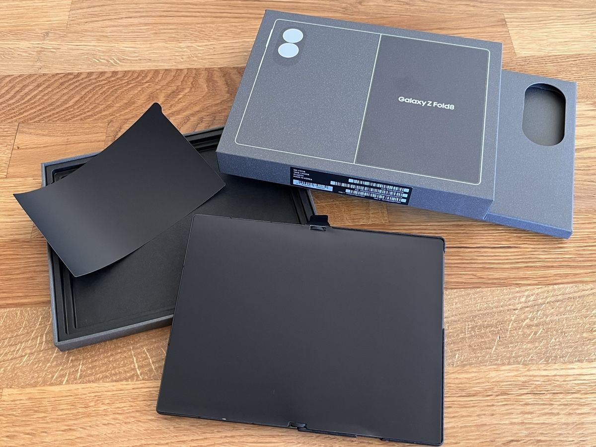Samsung Telefoni cellulari / Smartphones: Samsung Galaxy Fold 8 – Nuovo (secondo la descrizione) da Zürich venduto da Koivusaari 6