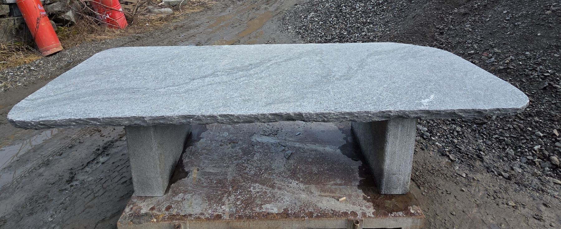 Tavoli: Tisch aus Vallemaggia-Granit – Nuovo e nell'imballaggio originale da Riveo venduto da LafranchiJoy 2
