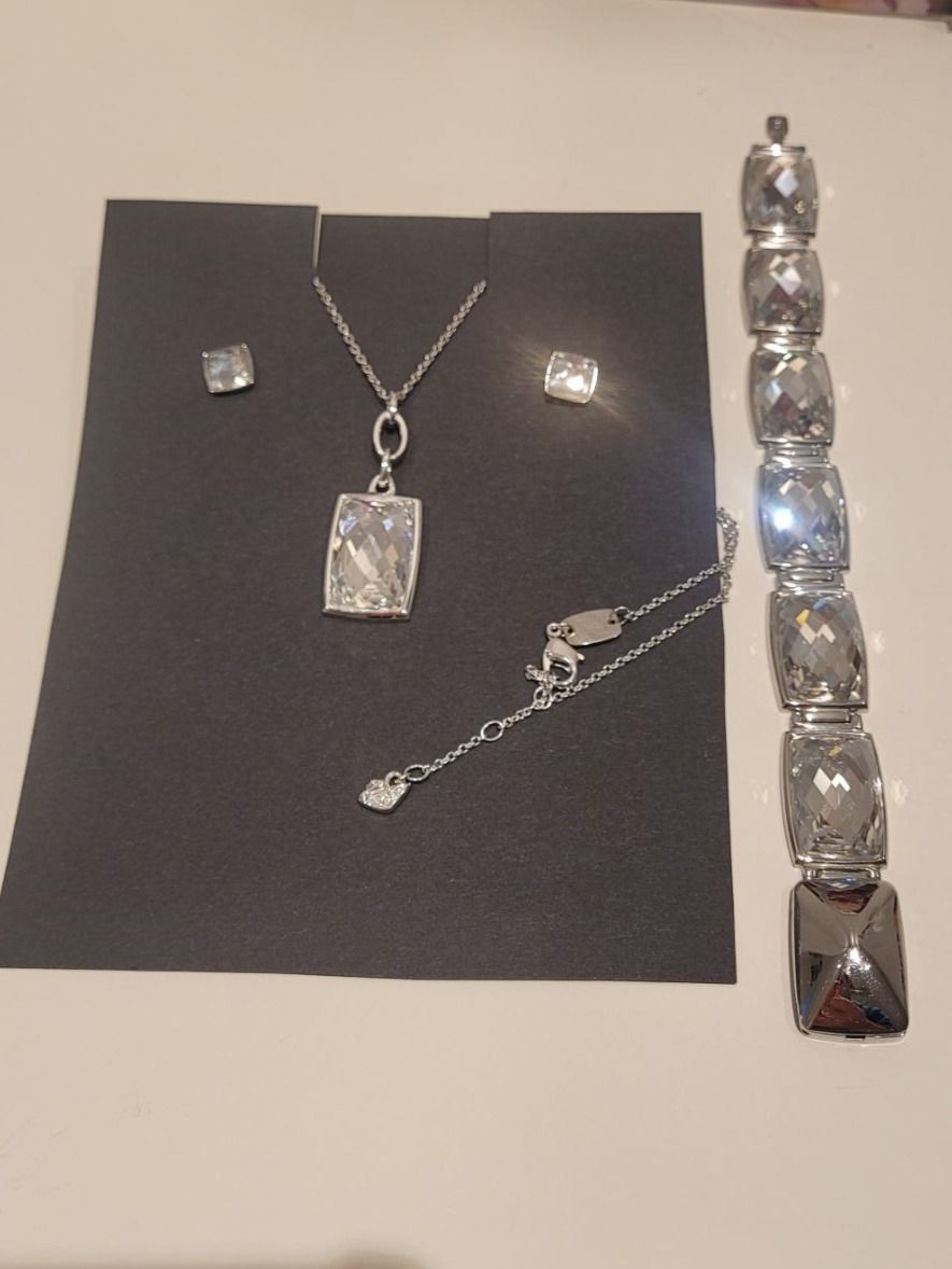 Swarovski Sonstiger Schmuck: Swarovski Nirvana Set – Gebraucht aus Schaan von  6