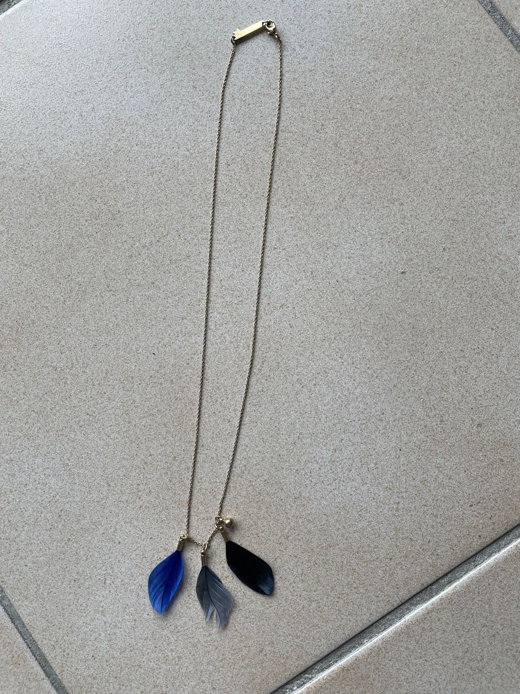 Catenine: Collier fantaisie avec plumes – Usato da Nyon venduto da Alex017