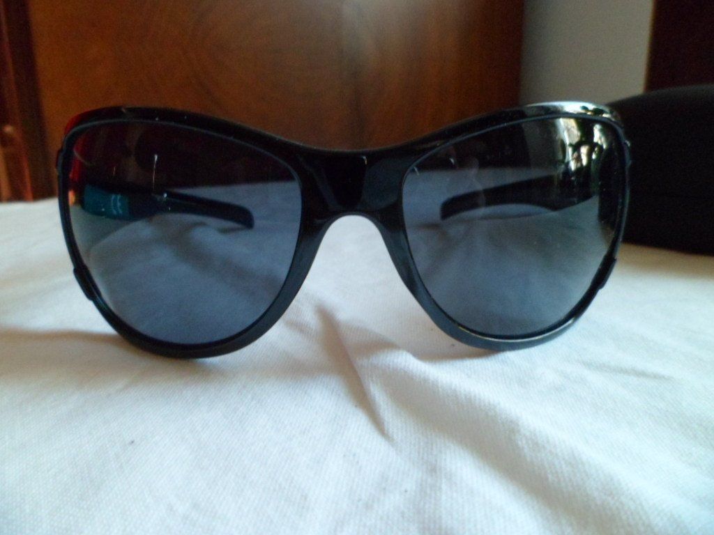 Brillen & Gläser: Schwarze Sonnenbrille SP mit Etui & Tuch – Gebraucht aus Schöftland von rennsenn 3