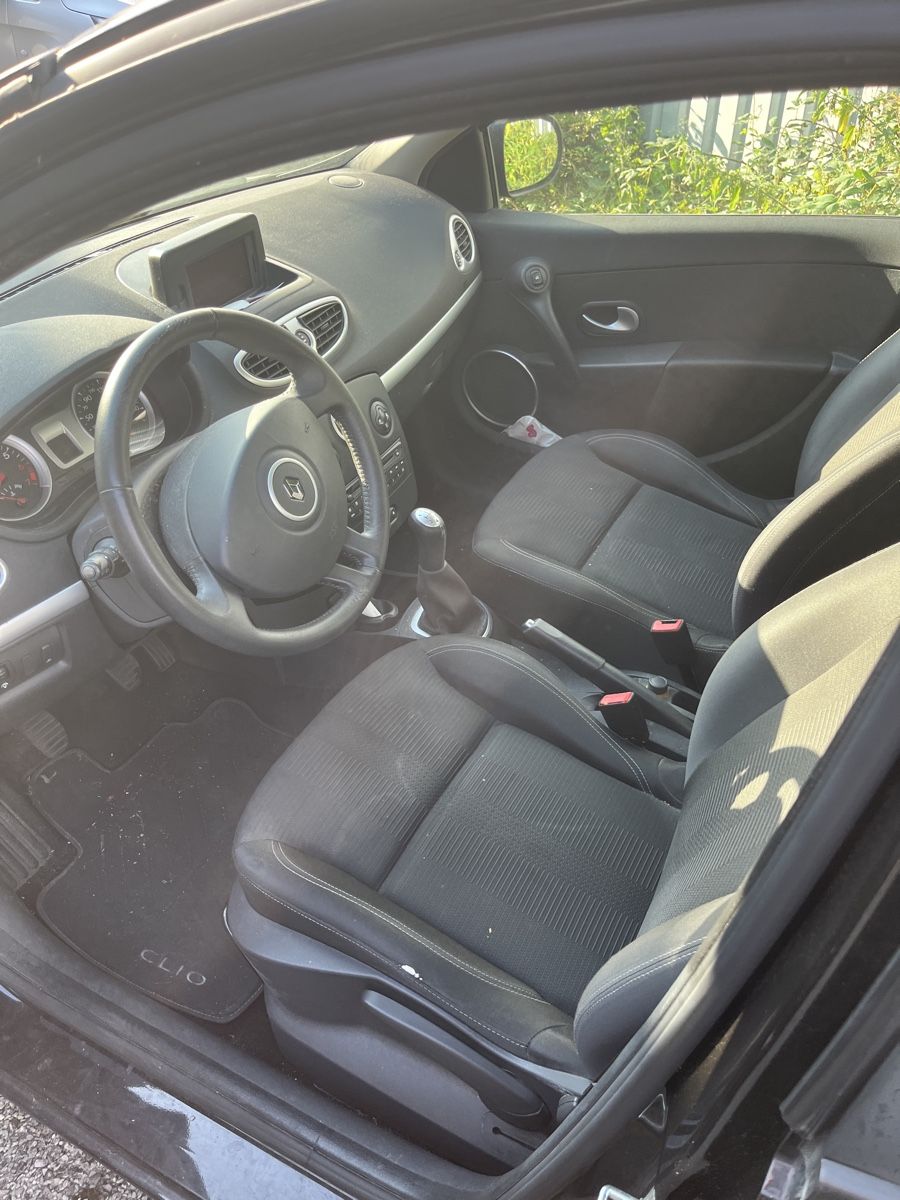 Renault Automobili: Renault Clio 1.2 16V – Difettoso da Luzern venduto da GGogo 1