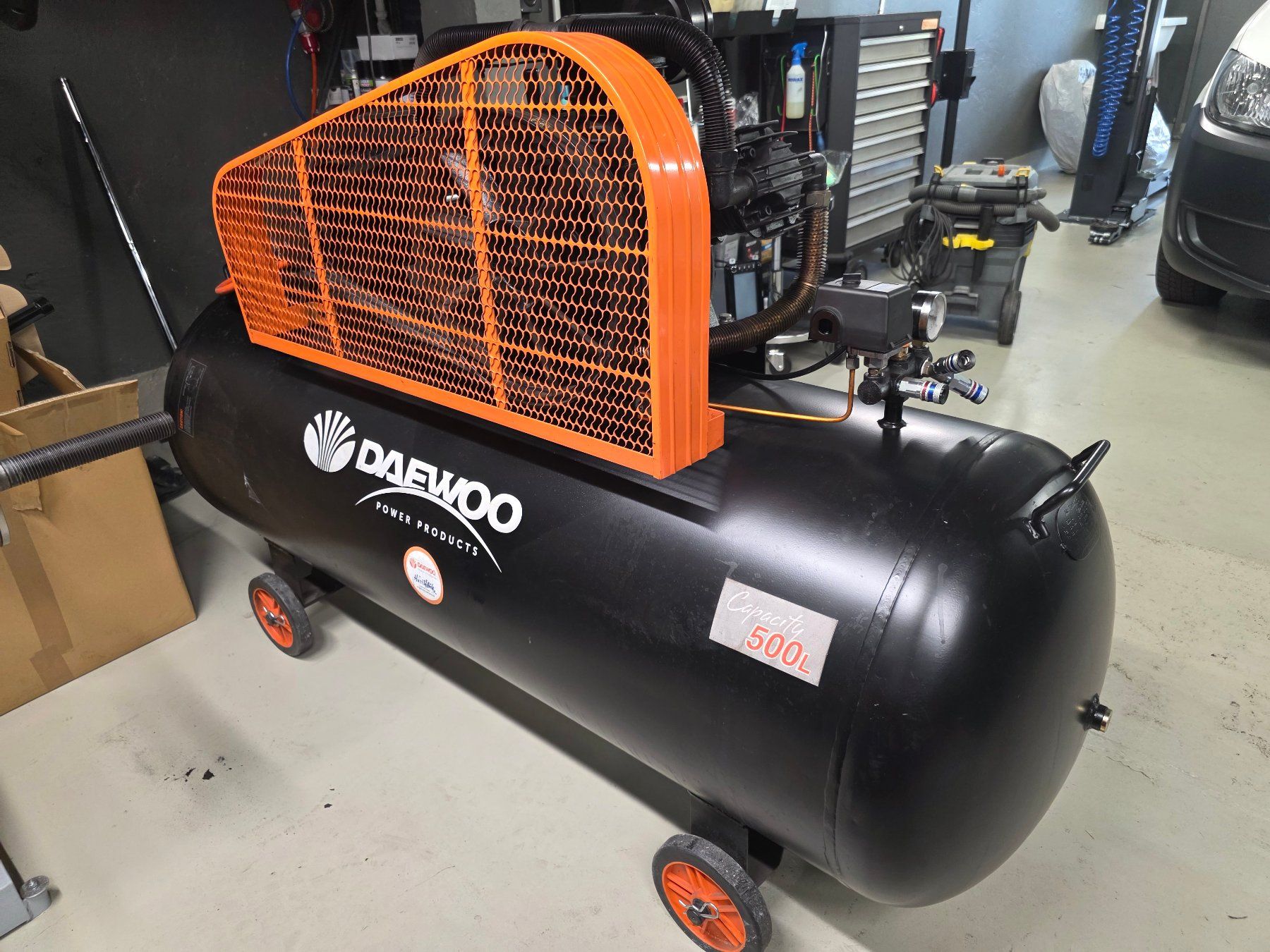 Compresseurs: Luftkompressor Daewoo 500L 10PS guter Zustand – D'occasion à Wabern par Schahnaz 1