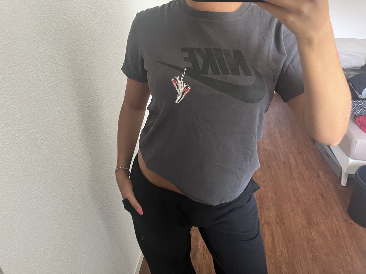 Nike T-Shirts: graues vintage Nike Tshirt – Gebraucht aus Illnau von lea_wq8v 4