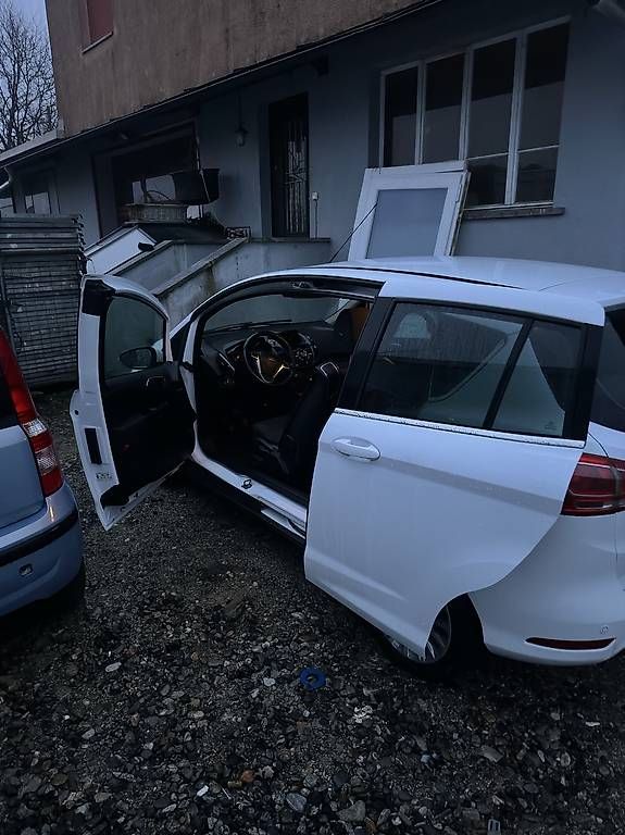 Automobili: Ford B-MAX  – Usato da Giubiasco venduto da off_hk9q 2