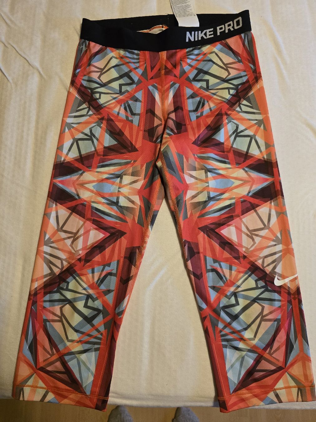Nike Pantaloni: Nike Pro Sport Capri Hose 3/4 – Usato da Horgenberg venduto da fus_csf7