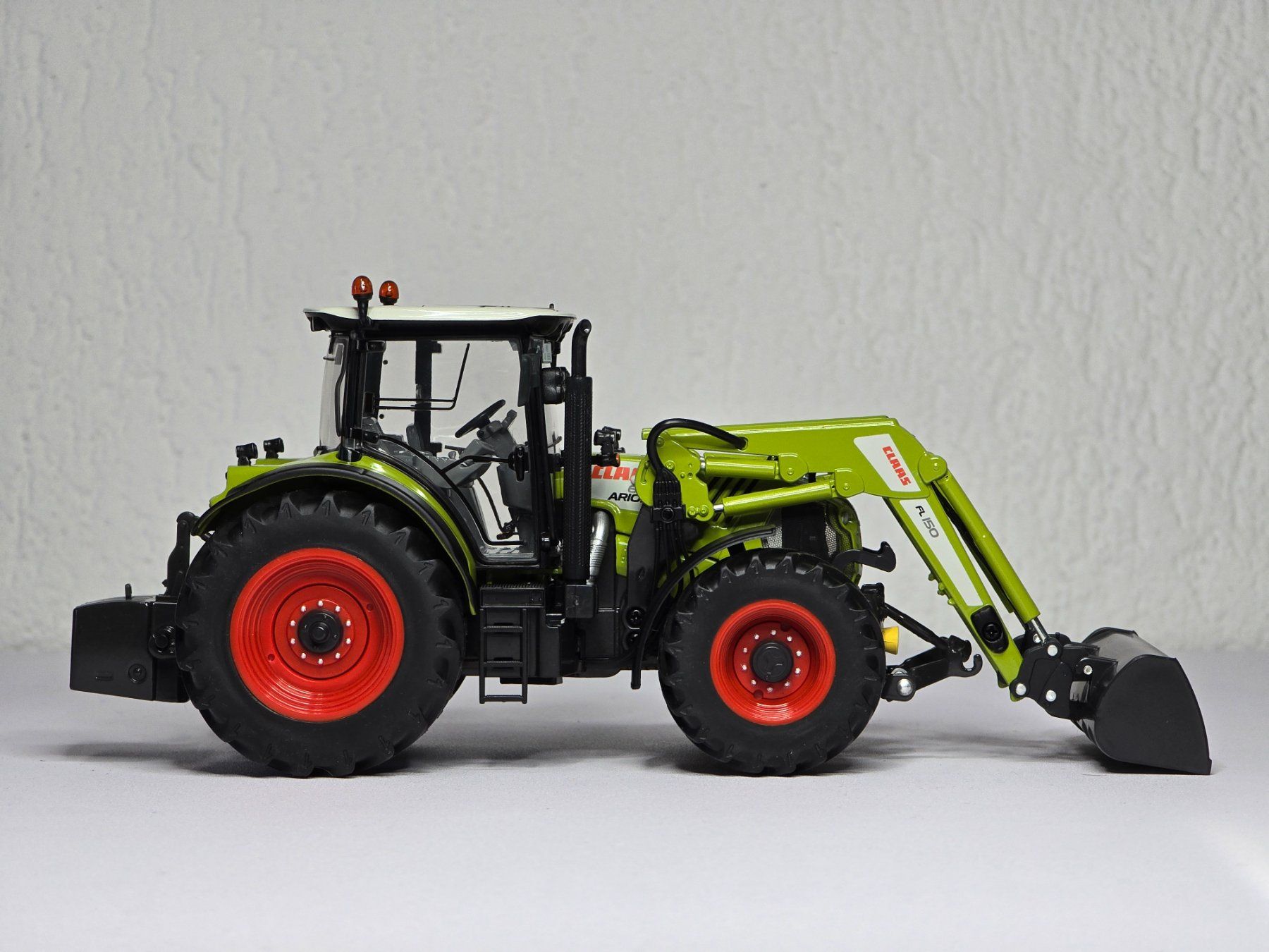Wiking Kit di modellismo & Modellini statici: Wiking, 077325, Claas Arion 650, Vitrine – Nuovo (secondo la descrizione) da Kloten venduto da Nicola2 3