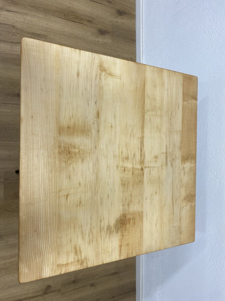 Horgen Glarus Tische: Beizentisch Ahorn (80x80) – Gebraucht aus Basel von MoebelSackmann 4