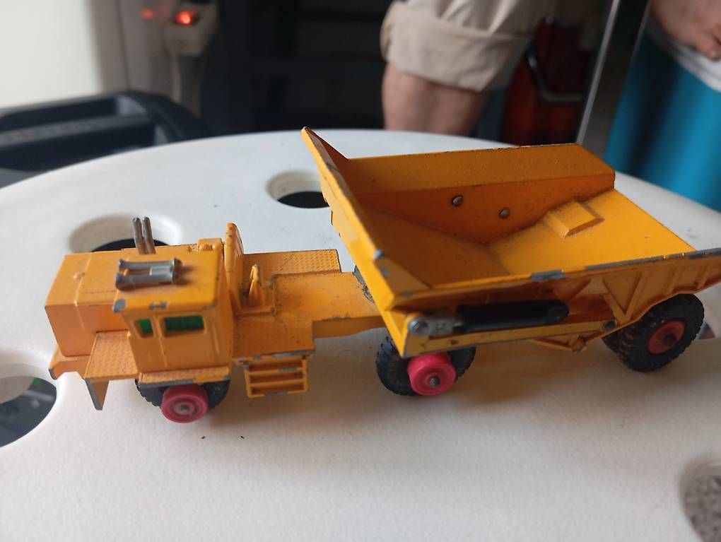 Matchbox Modellautos: Matchbox Kipper King Size 9 1/1 452 281 bespielt – Gebraucht aus Basel von Petergunn