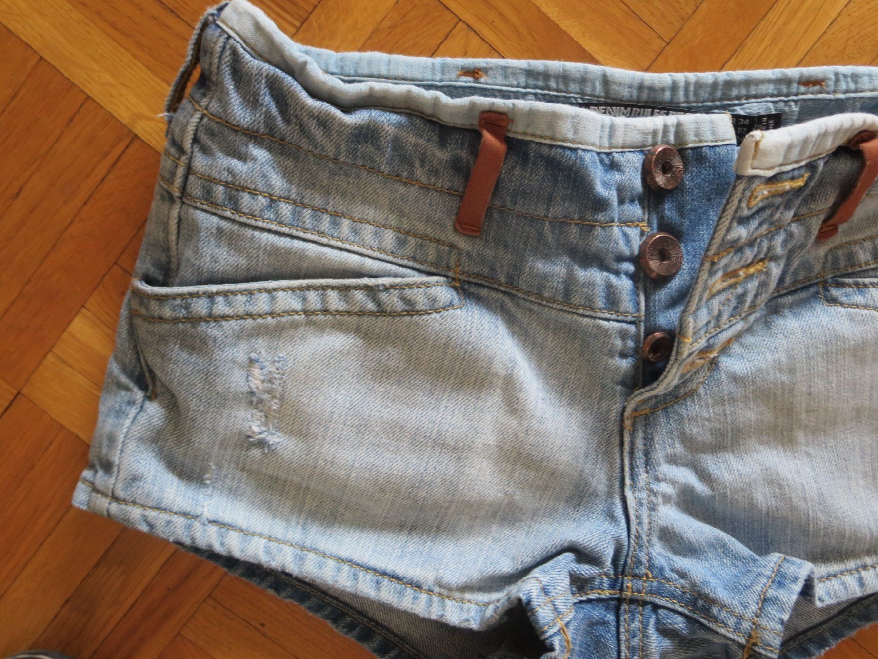 Jeans: Damen Sommer Jeans-Shorts /Gr. 34 – Usato da Wallisellen venduto da Arvenstube 2