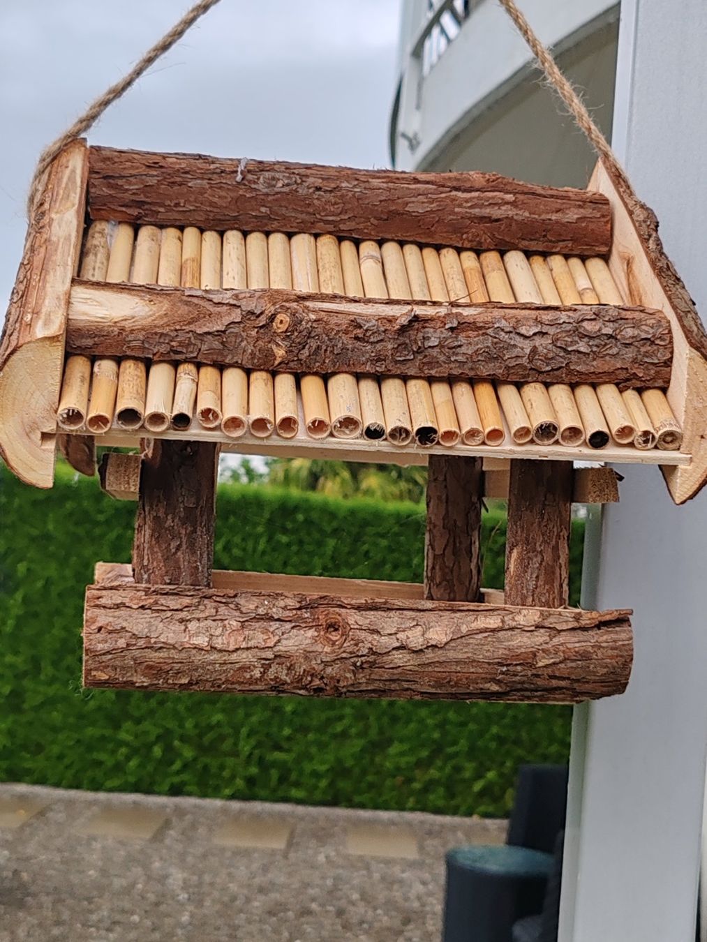 Casette per uccelli: Massives Echtholz-Vogelhäuschen – Usato da Egnach venduto da bgdo26