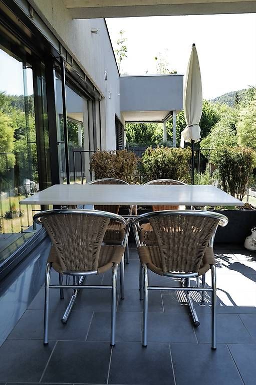 Set di tavolo e panche: Gartentisch aus Stein mit 4 Stühlen – Usato da Basel venduto da easydriver23 1