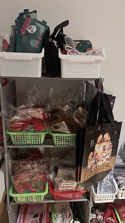 Tutte le decorazioni: Christmas Box  – Usato da Emmen venduto da des_gf8l 3