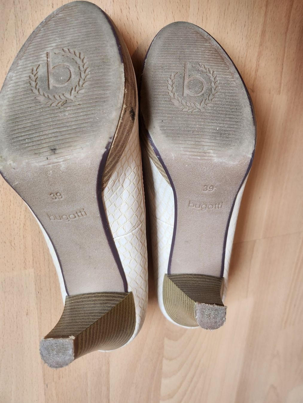 Bugatti Damenschuhe: Bugatti Pumps – Gebraucht aus Kefikon TG von Livline 1