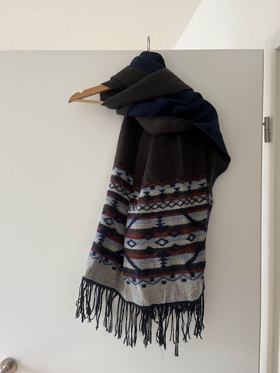 Foulard & Sciarpe: Grosser Schal mit Muster und Fransen – Usato da Allschwil venduto da MaloseS08