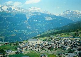 LENS Valais - Vue en direction du col du Rawyl