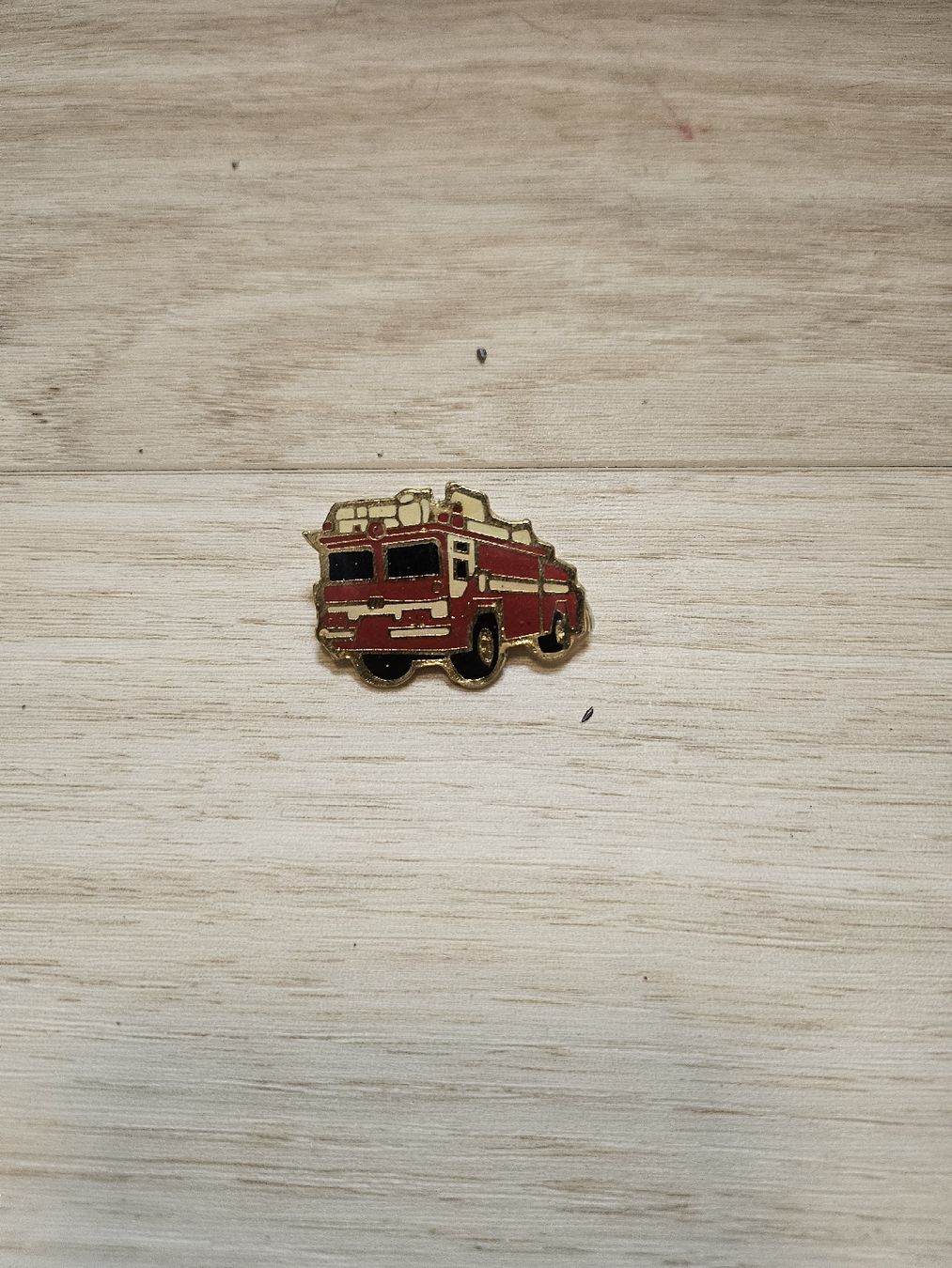 Plaketten & Abzeichen: Pin's Camion de Pompier Vintage – Gebraucht aus La Joux FR von car_ck96