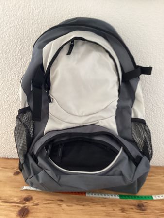 Rucksack mit diversen Innen und Aussentaschen