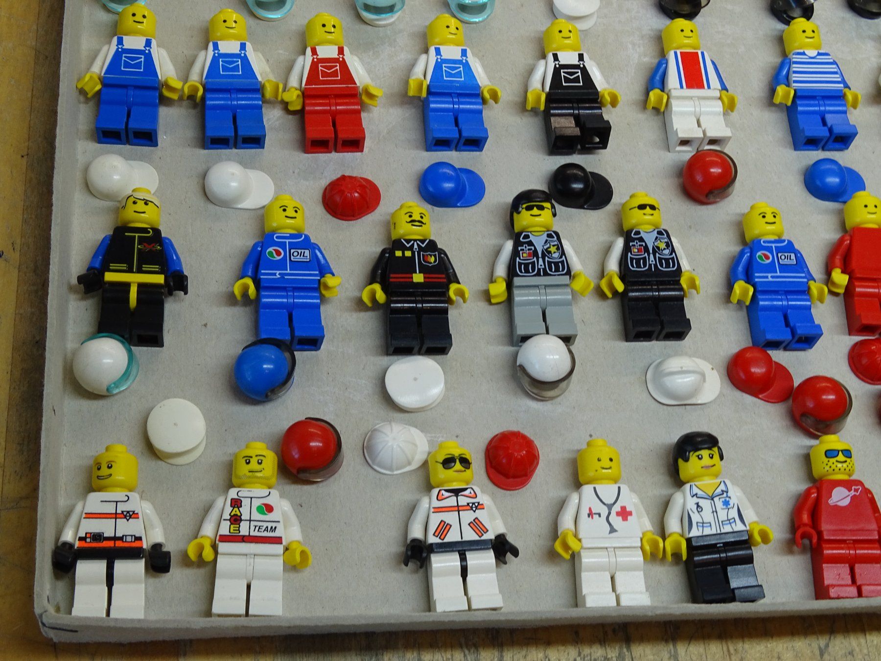 Lego Kit di costruzioni: Lego 40 x Minifigs / Männchen / 1 – Usato da Wohlen AG venduto da Bricktoys 4