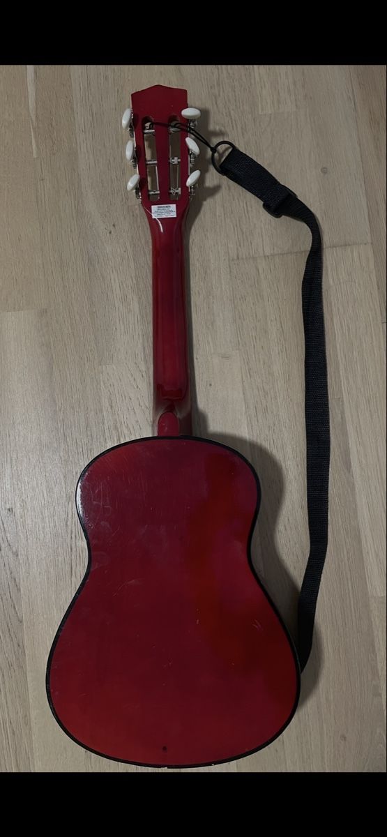 Musikinstrumente: Kindergitarre rot mit Tragegurt, – Gebraucht aus Schaffhausen von pinca19 1