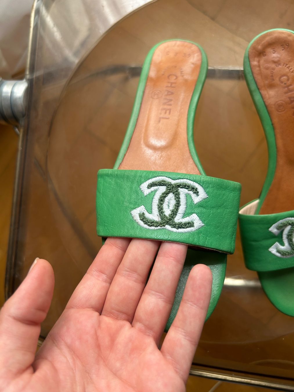 Chanel Damenschuhe: green vintage chanel slides – Gebraucht aus basel von wastedworld 2
