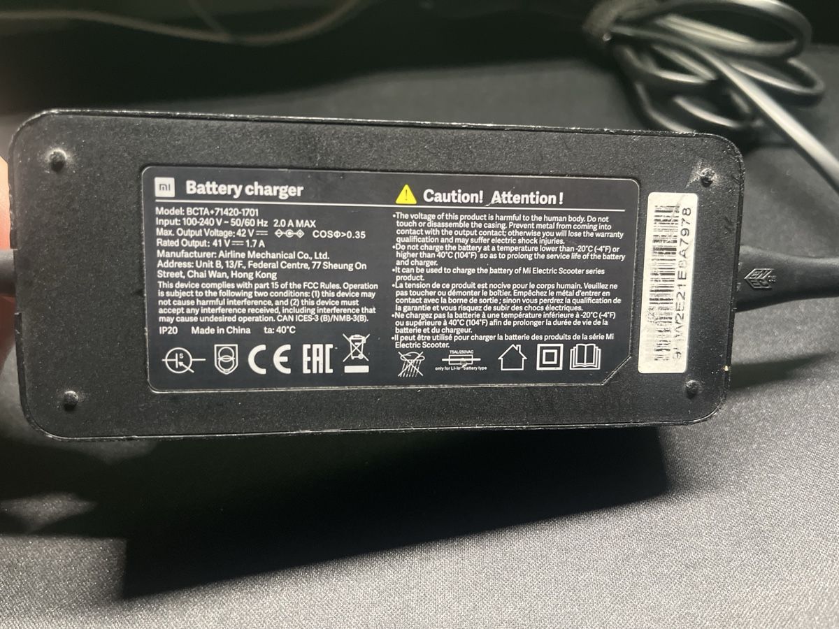 Xiaomi Batterieladegeräte: Xiaomi E-scooter original Ladegeräte – Gebraucht aus Liebefeld von Pandasheep 1
