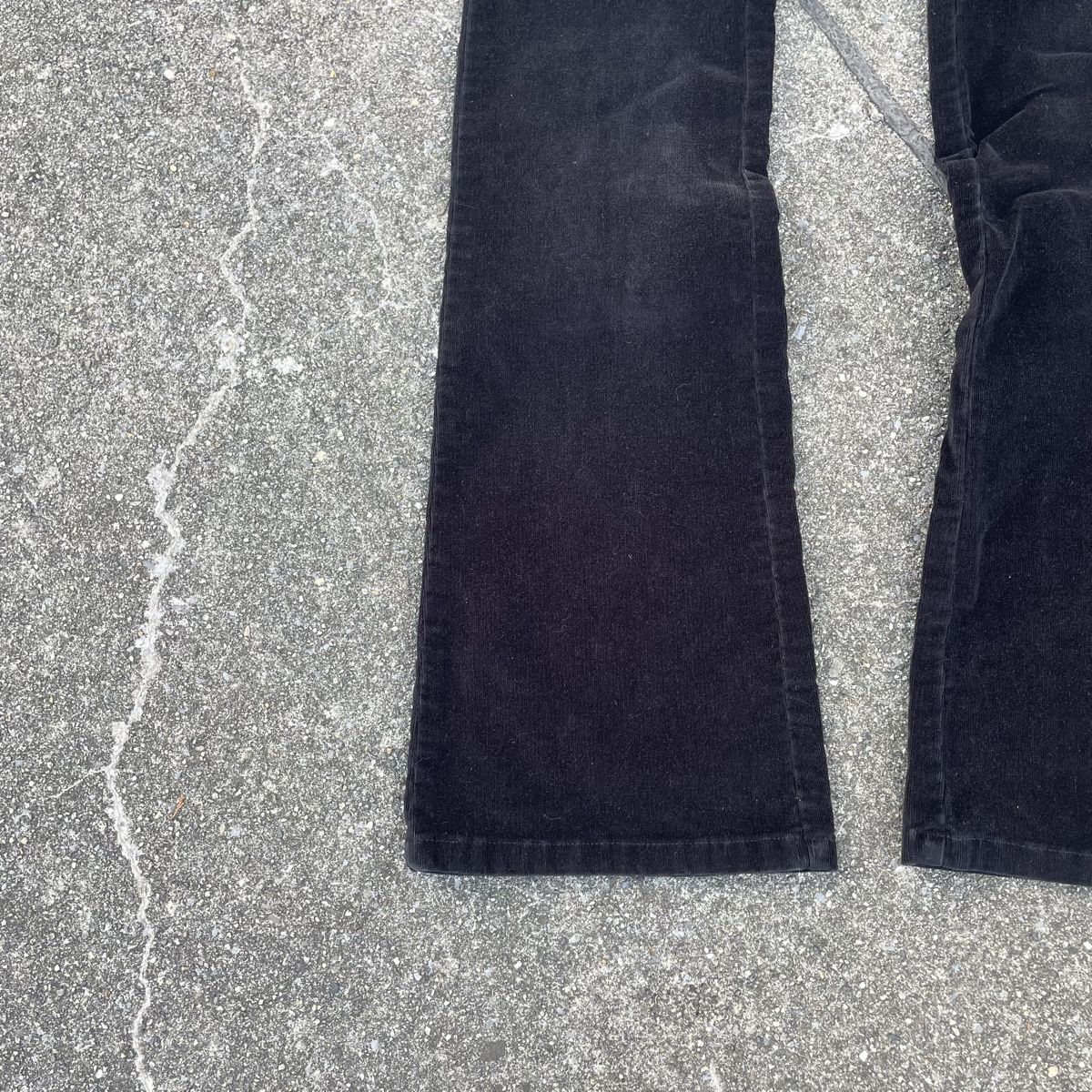 Yes Or No Jeans: Black corduroy flared jeans  – Usato da Fribourg venduto da tinavon 3