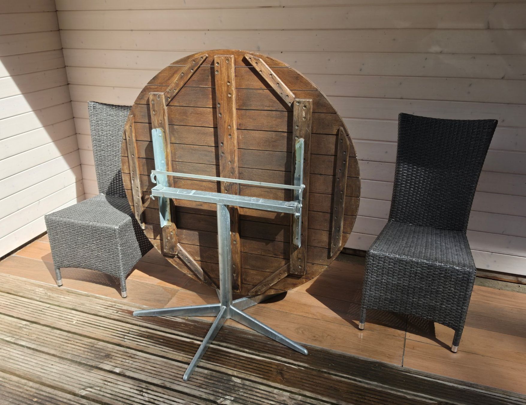Tavoli: Gartentisch Holz Metall mit 2 Stühlen – Usato da Etzgen venduto da juj_b678 3