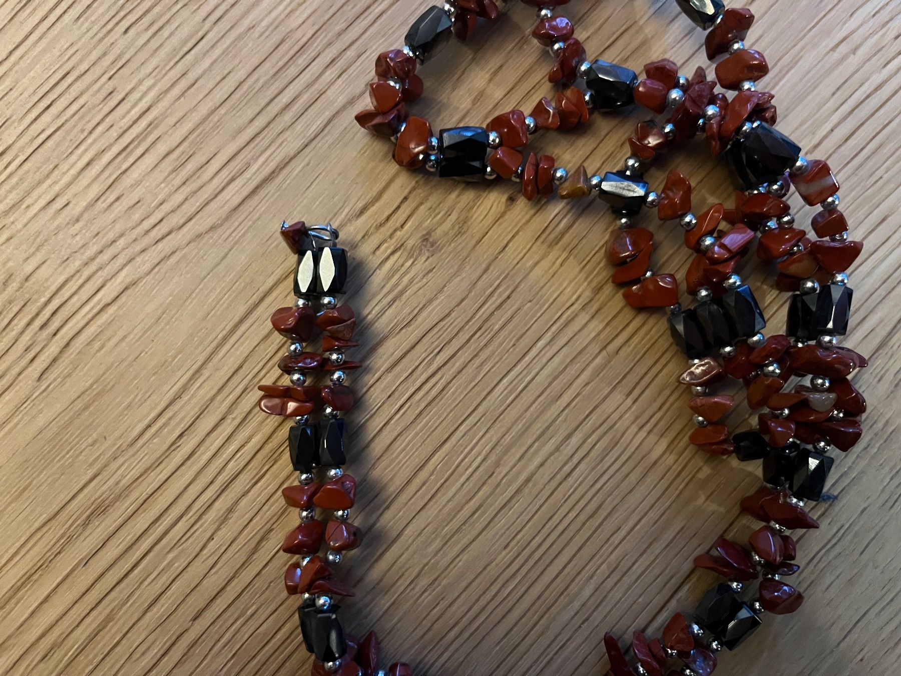 Catenine: Formbare Steinkette rot Jaspis mit Magnetperlen – Usato da Gümligen venduto da blackberrys 3