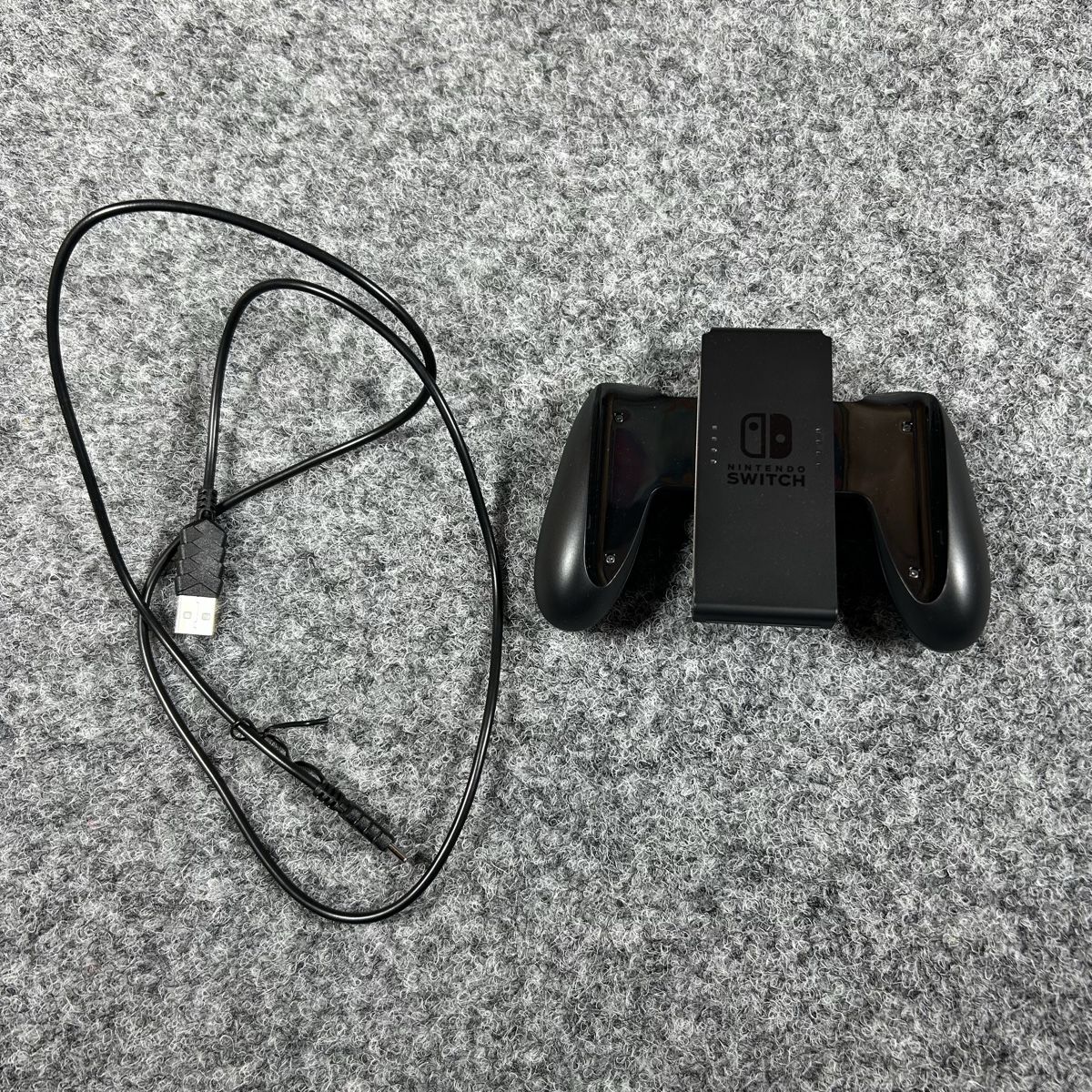 Nintendo Adattatori & Cavi: Support charge Joy-Con Nintendo Switch 1 – Nuovo (secondo la descrizione) da La Sagne NE venduto da Matlasape