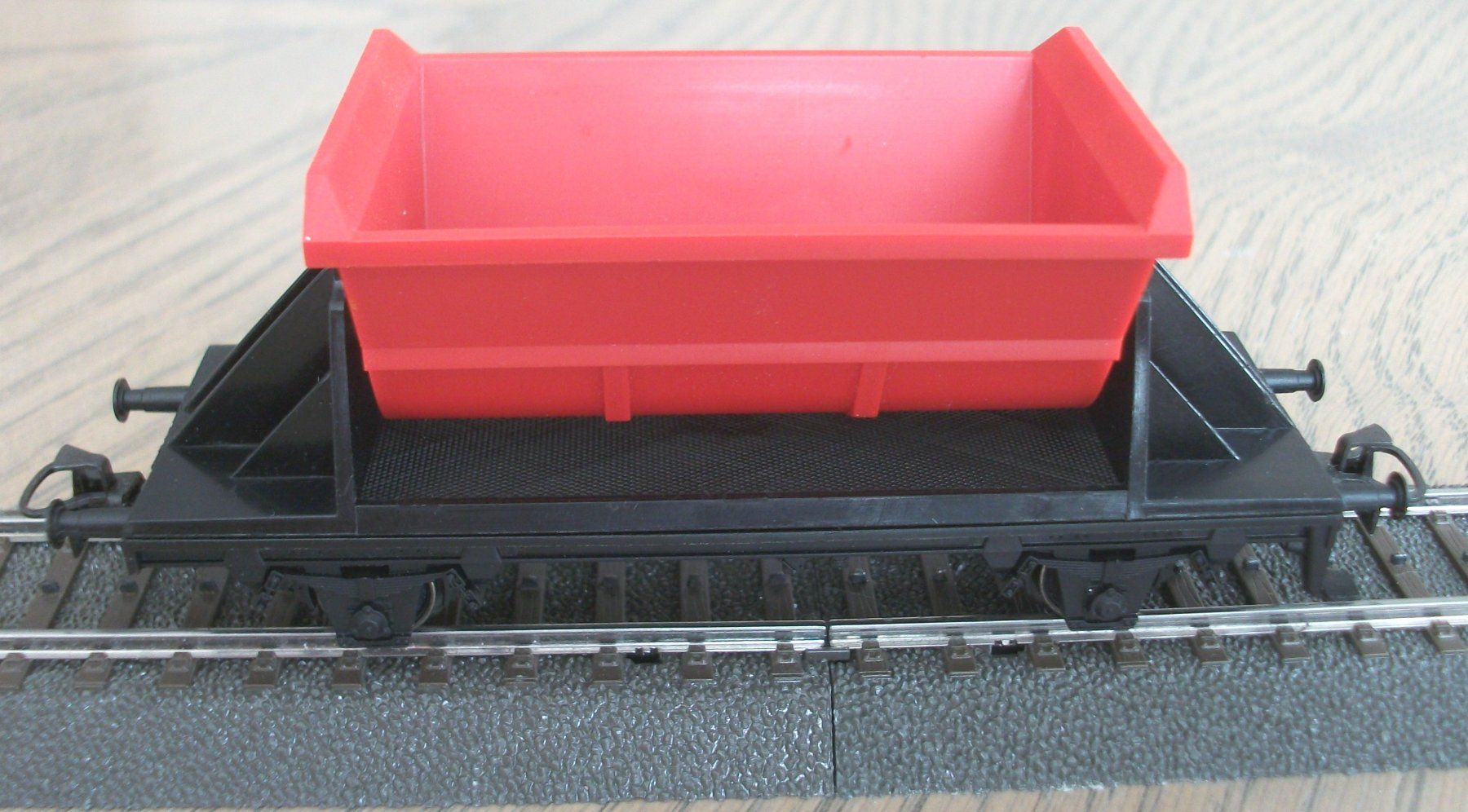 Märklin Modellini di ferrovie: Kippwagen mit roter Lore; neu – Nuovo (secondo la descrizione) da St. Moritz venduto da Manu7500 1