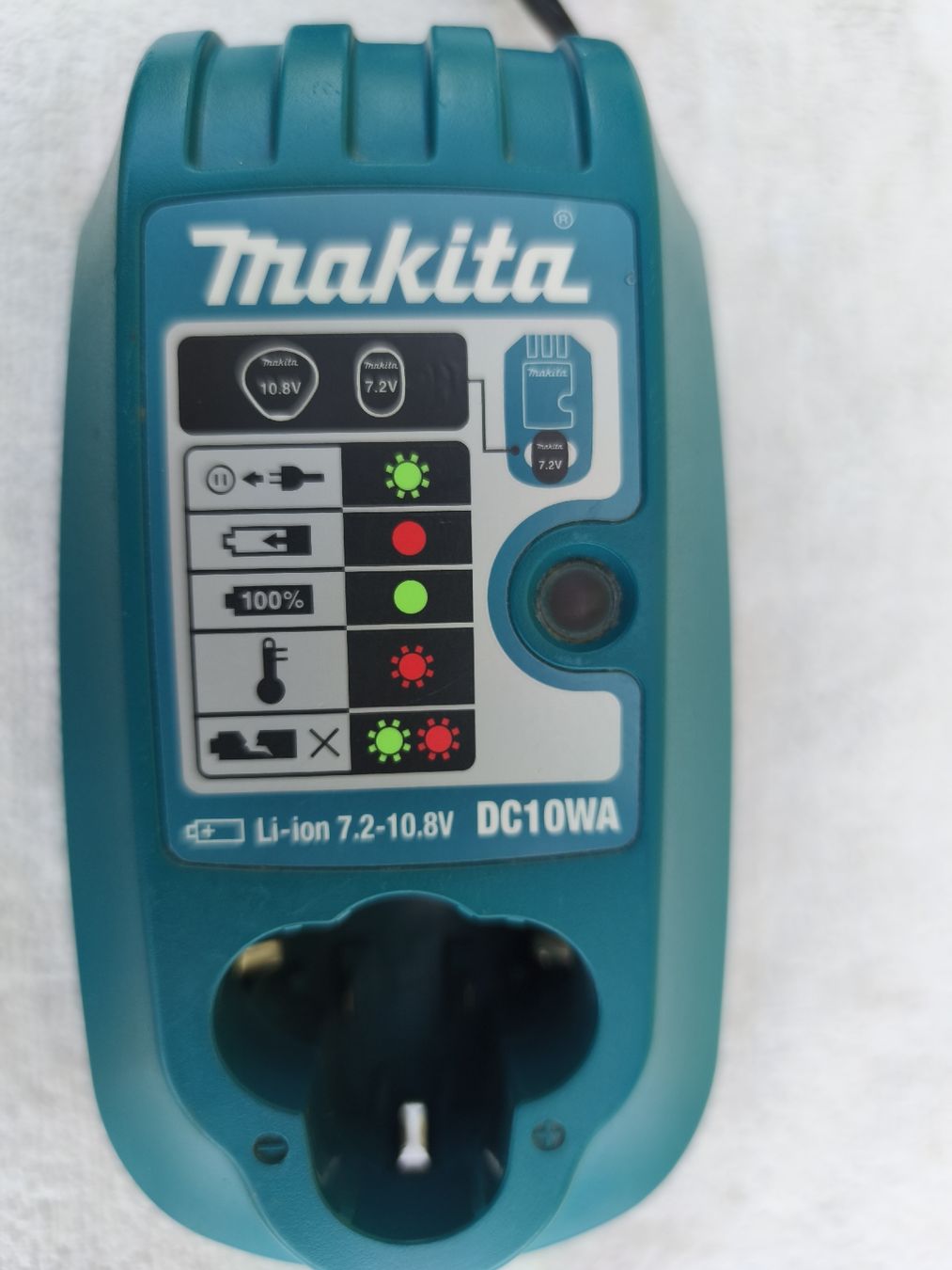 Makita Tutti gli attrezzi: Ladegerät MAKITA  – Usato da Recherswil venduto da Sruscha58 1
