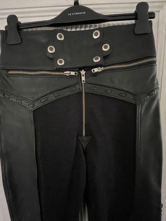 Pantaloni: Figurbetonte, moderne Motorrad-Lederhose Gr. S – Usato da Au ZH venduto da fortschreiter