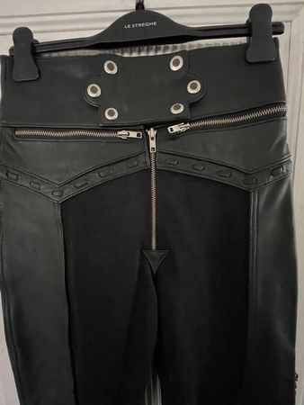 Figurbetonte, moderne Motorrad-Lederhose Gr. S