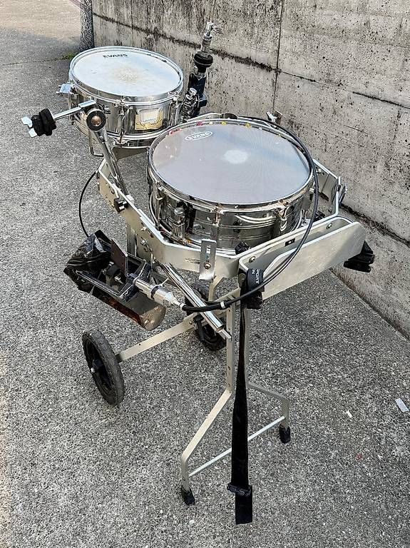 Instruments de musique: Hi-Hat-Schlagzeugwagen – D'occasion à Niedergösgen par heatking