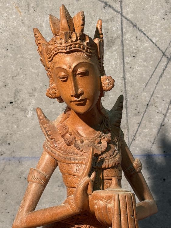 vintage-hand-carved-wood-balinese-musician-statue-gebraucht-in