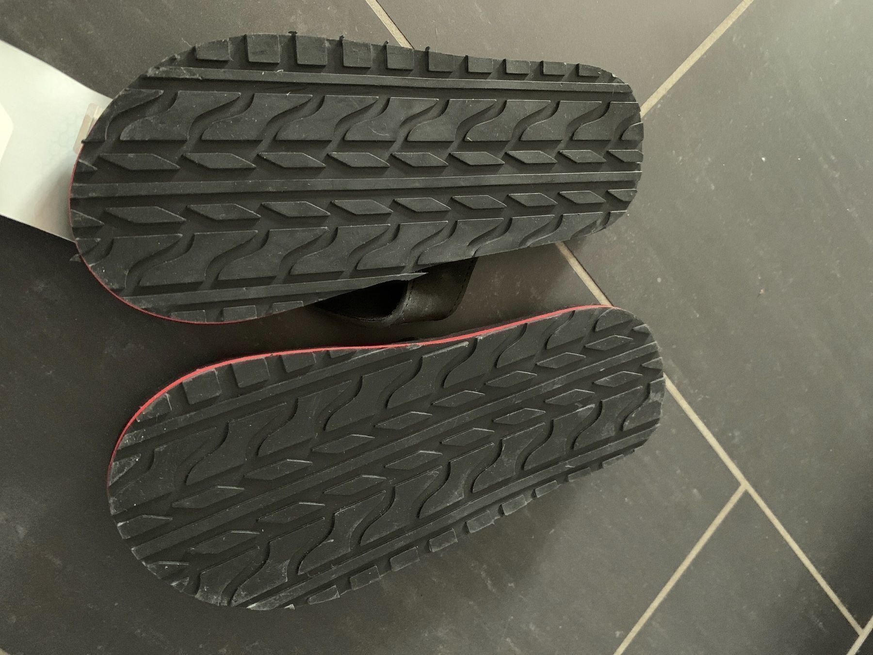 Scarpe da uomo: Audi Flip Flops Neu gr 39 /40 – Nuovo e nell'imballaggio originale da Oberweningen venduto da Jogi2 1