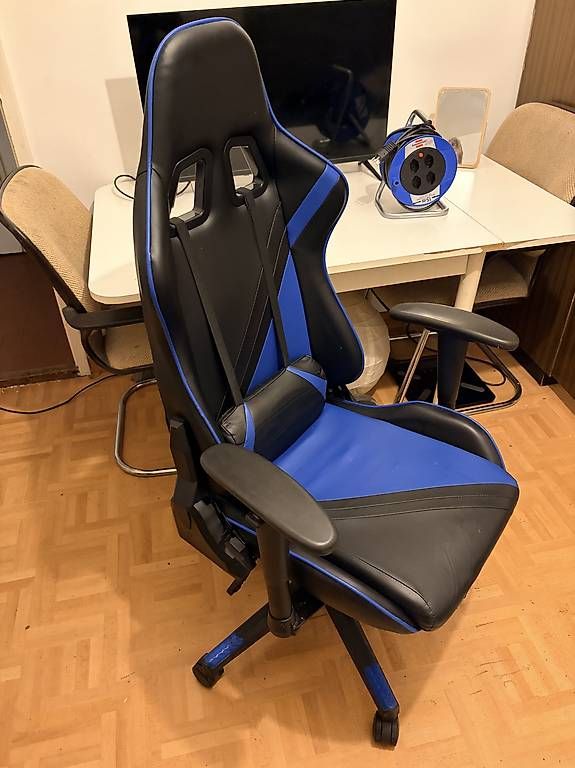 Sedie: Chaise gaming noir et bleu – Usato da Lausanne venduto da YannGrzesiak 2