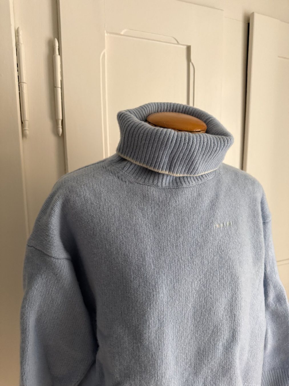 Maglioni & Felpe: INUIKII - Merinowolle Strickpullover hellblau M – Usato da Zürich venduto da Diazaio 1