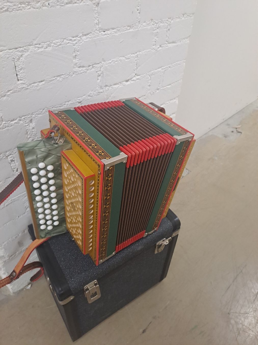 Eichhorn Musikinstrumente: Eichhorn orgeli ton B  – Gebraucht aus Villeneuve von BibiVintage