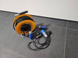 Kabeltrommel und Adapter für Camping